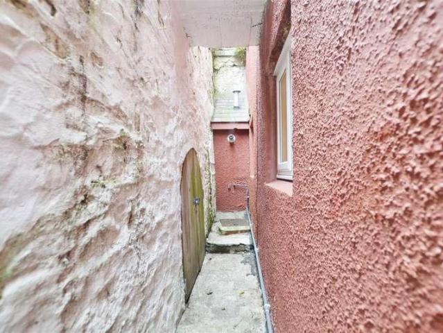 Flat for sale in Saundersfoot, Wales