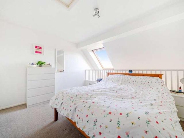 Flat for sale in Slyfield, Westborough