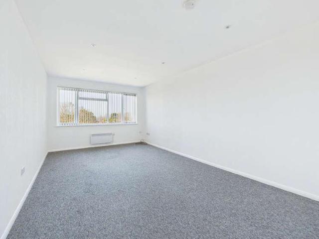 Flat for sale in Berrick Salome, Oxfordshire
