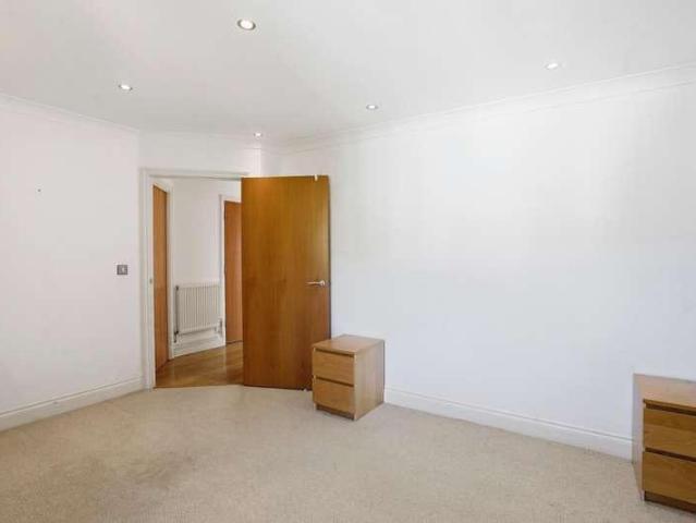 Flat for sale in Crystal Palace, Greater London