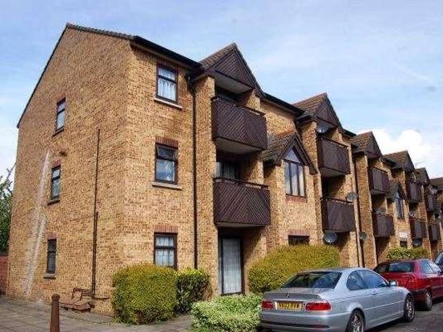 Flat for sale in Lower Halliford, Surrey