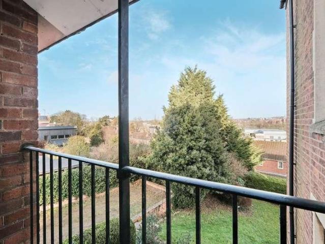 Flat for sale in St John's, Worcestershire