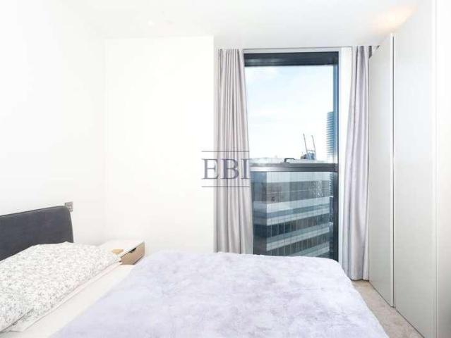 Flat for sale in Isle Of Dogs, Greater London