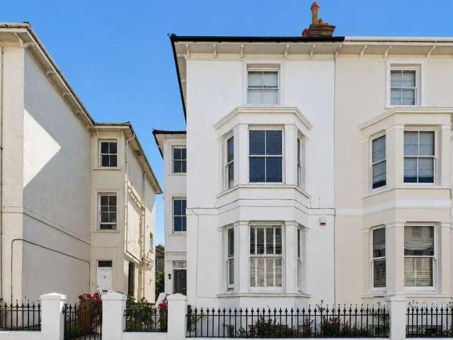 Flat for sale in Aldrington