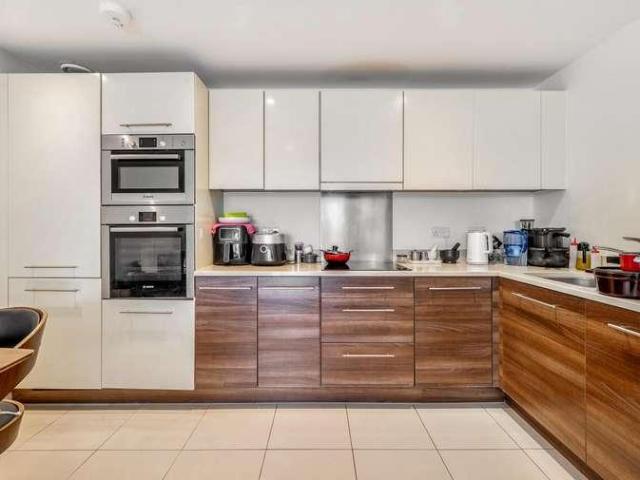 Flat for sale in Little Stanmore, Greater London
