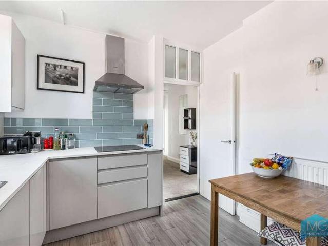 Flat for sale in Archway, Greater London