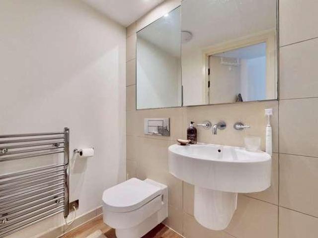 Flat for sale in Rotherhithe, Greater London