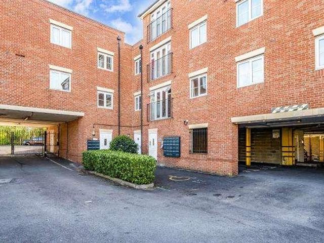 Flat for sale in Barton, The Slade