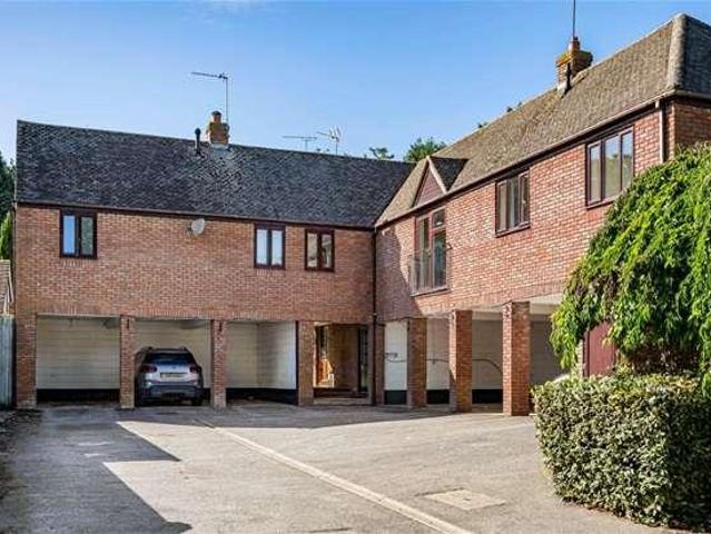Flat for sale in Hatching Green, Five Acres