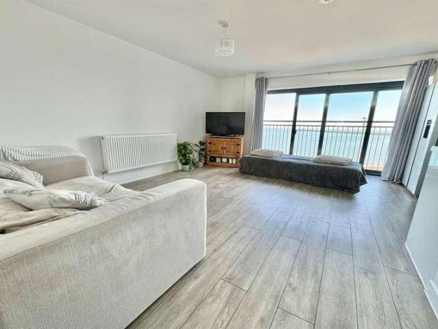 Flat for sale in Frinton and Walton, Dale Hill