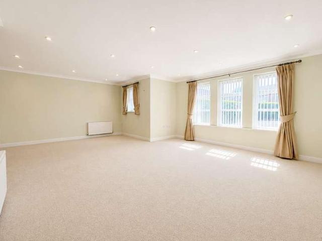 Flat for sale in Southport, Sefton