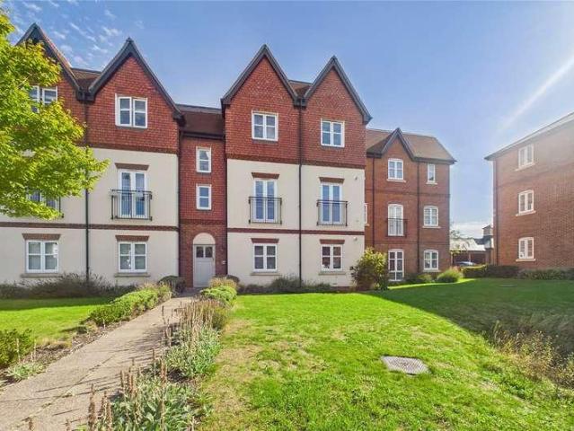 Flat for sale in Warfield, Newell Green