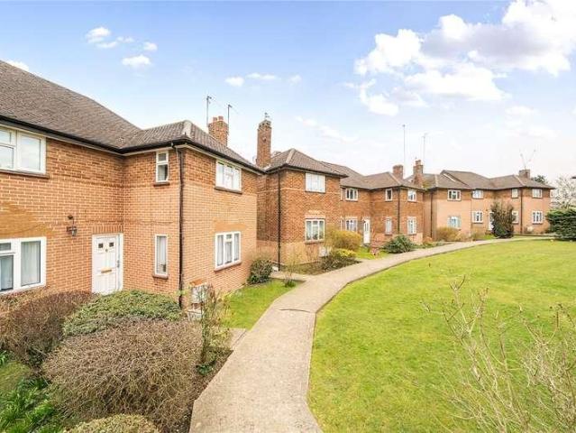 Flat for sale in Northwood, Northwood