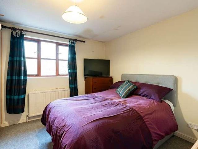Flat for sale in Barton, The Slade