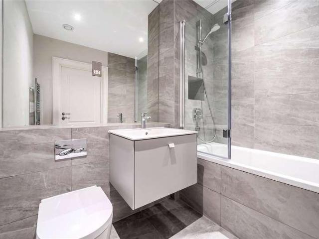 Flat for sale in Gerrards Cross, Denham