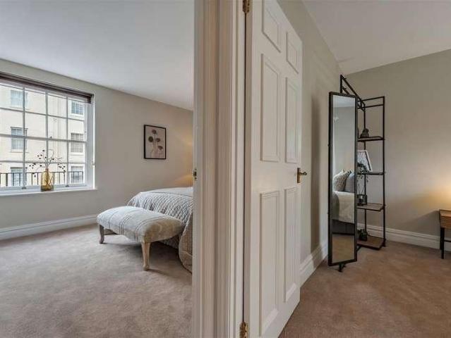 Flat for sale in Clifton Village, Bristol