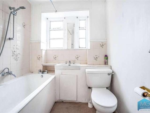 Flat for sale in Finchley, Isle Of Man