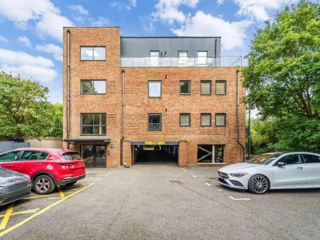 Flat for sale in Pachesham Park, Surrey