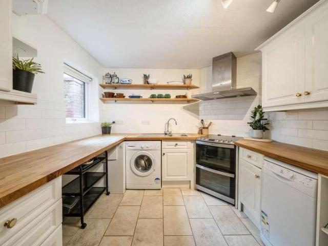 Flat for sale in The Slade, Oxfordshire