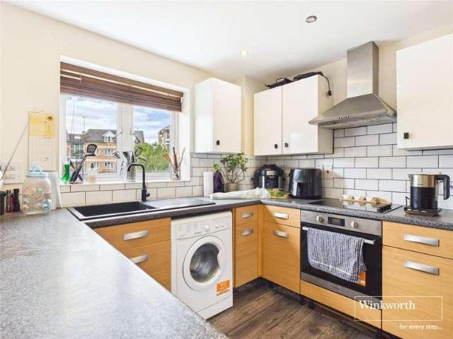 Flat for sale in Dee Park, Reading