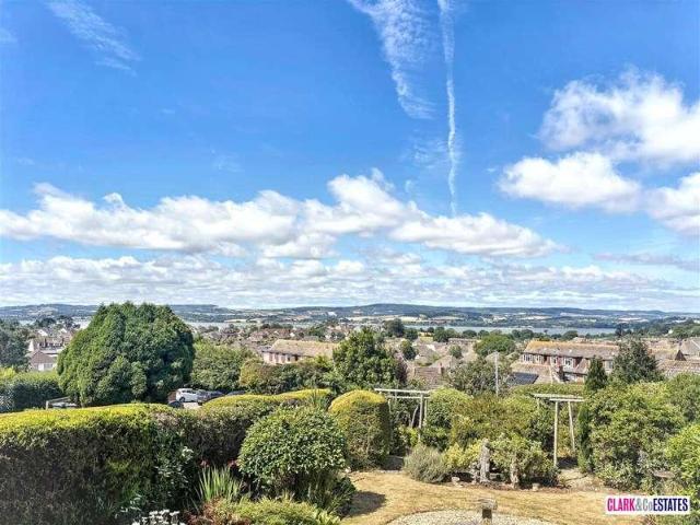 Flat for sale in Hulham, Budlake