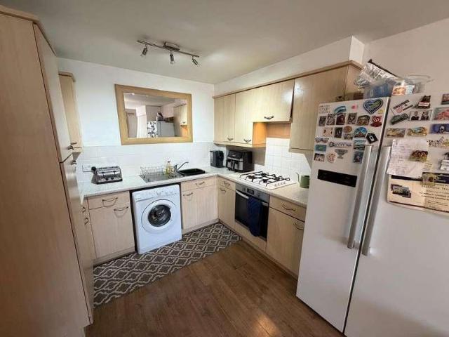 Flat for sale in London Borough of Hounslow, Feltham
