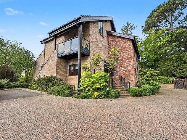Flat for sale in Tricketts Cross, Ferndown