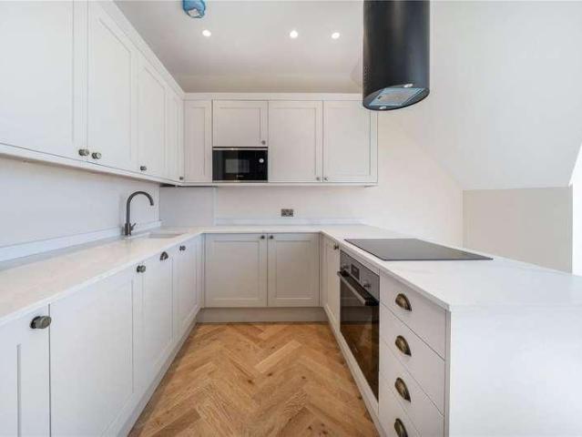 Flat for sale in London Borough of Ealing, Greater London