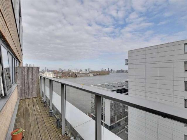 Flat for sale in Greenwich Town Centre, Greater London