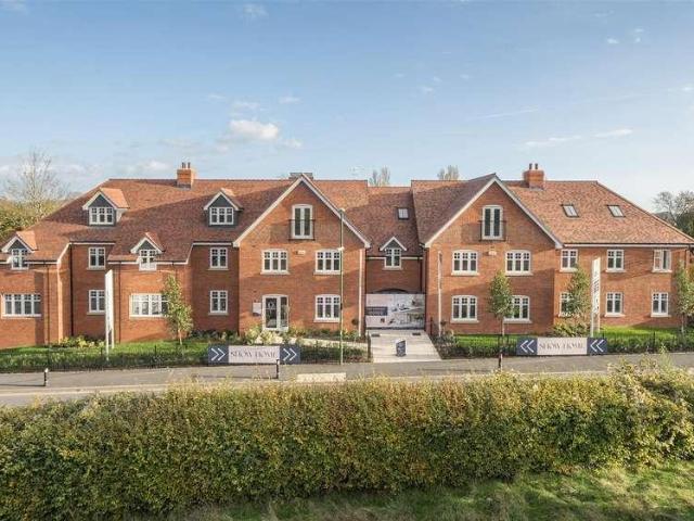 Flat for sale in Arundel, Clapham