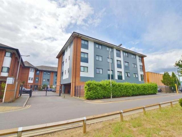 Flat for sale in Slough