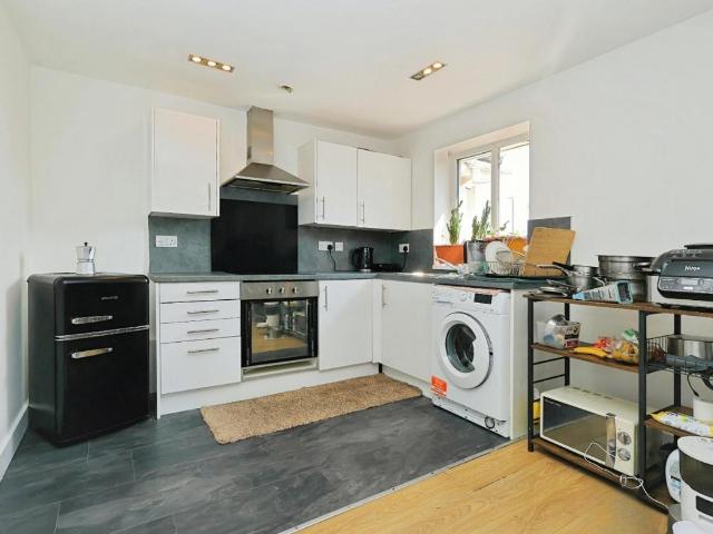 Flat for sale in Pudsey, West Yorkshire