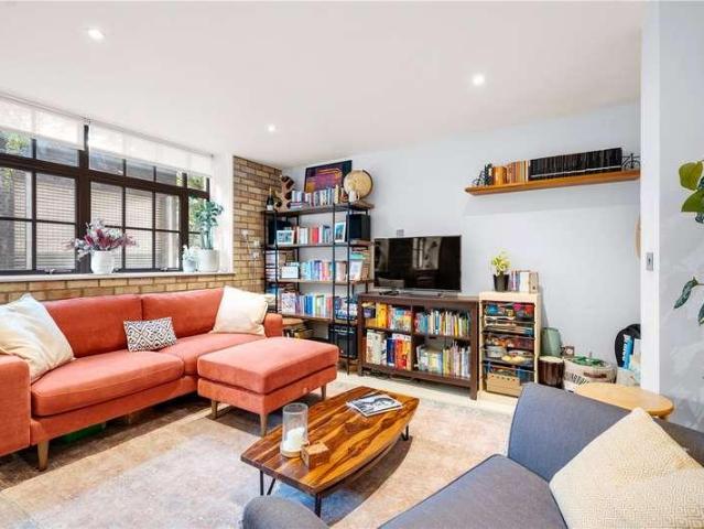 Flat for sale in St. George in the East, Greater London