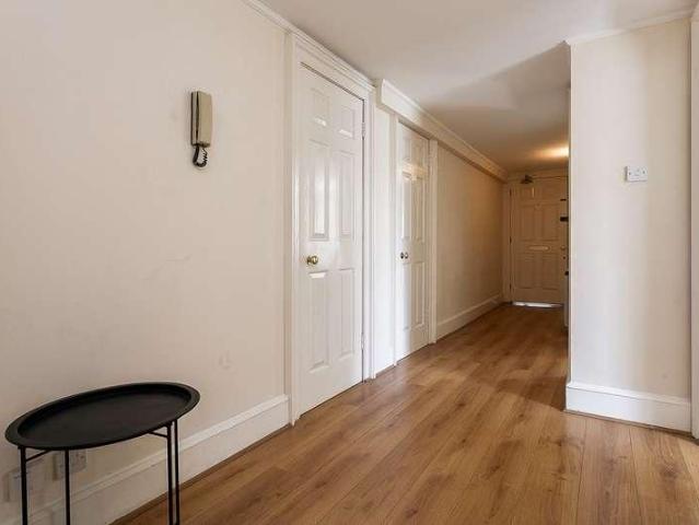 Flat for sale in North Leith, Scotland