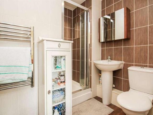 Flat for sale in West Yorkshire