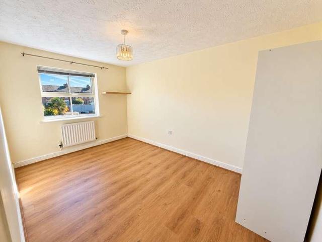 Flat for sale in Sale, Trafford