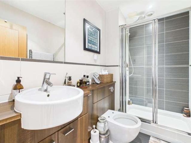 Flat for sale in Maidenhead, Taplow