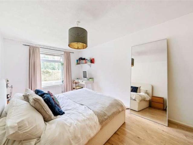 Flat for sale in Shepherd's Hill, Greater London