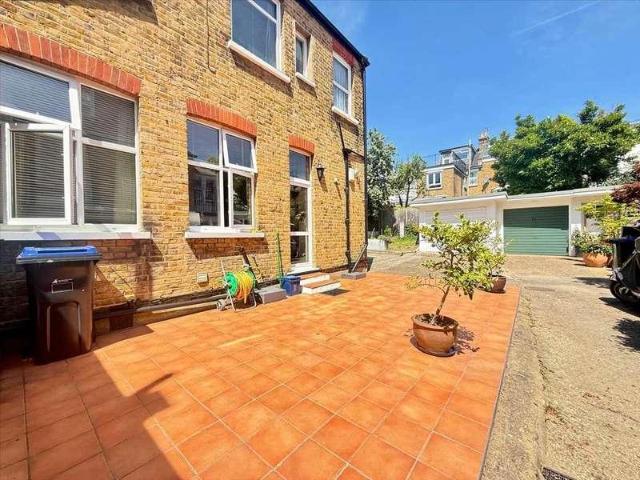 Flat for sale in Alton Barnes, Essex