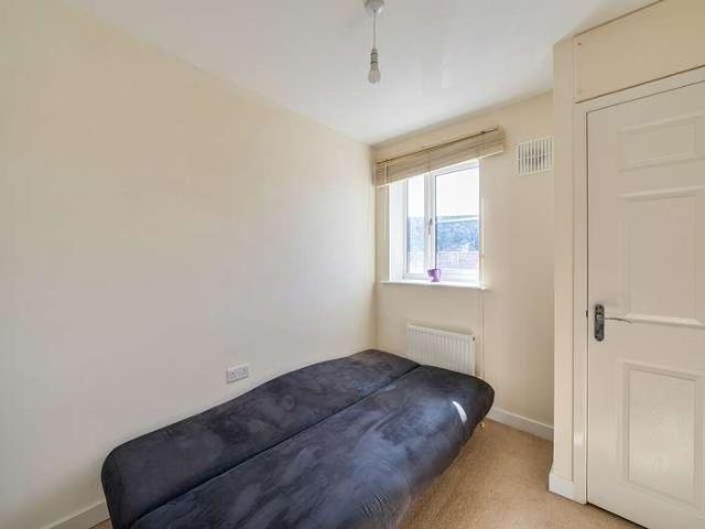 Flat for sale in Dunstable, Bedfordshire