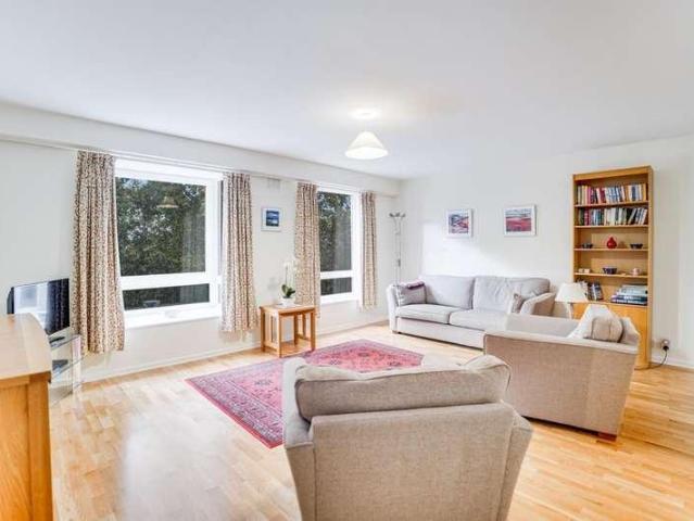 Flat for sale in Dulwich, Greater London