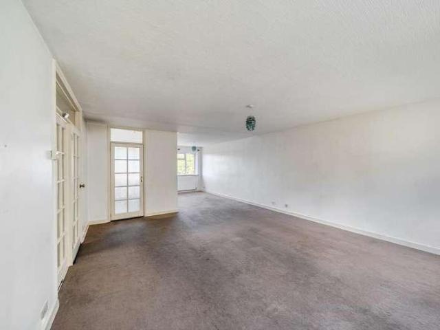 Flat for sale in Little Stanmore, Greater London