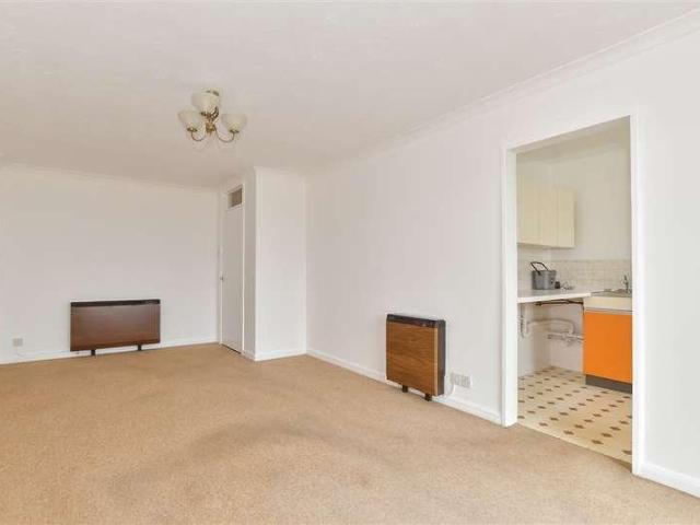 Flat for sale in Horsham, West Sussex