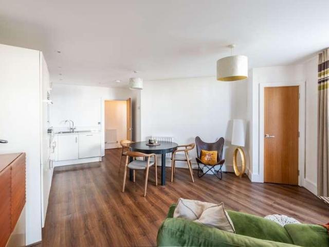 Flat for sale in Red Hill, Surrey