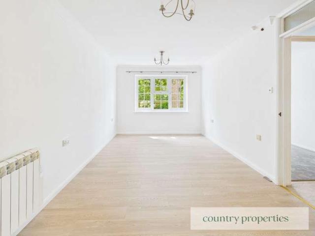 Flat for sale in Fretherne, Hertfordshire