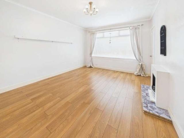 Flat for sale in Mearns, Scotland
