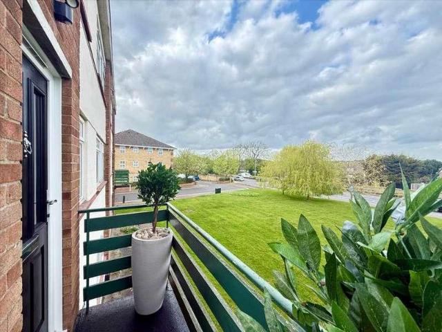 Flat for sale in Essex
