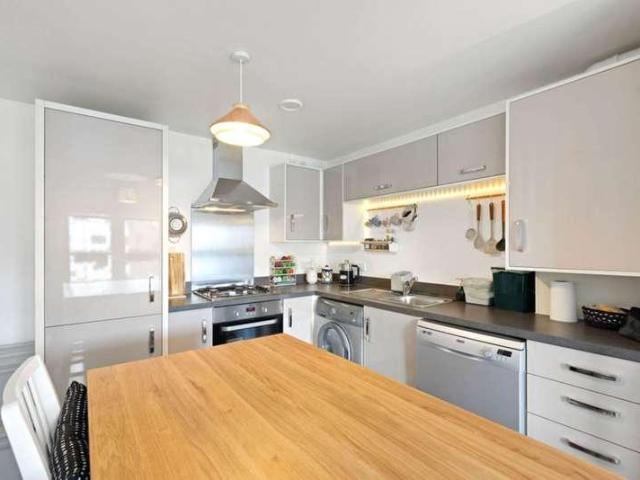 Flat for sale in Renfrew, Ferry Village