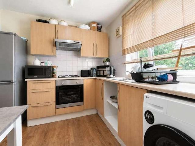 Flat for sale in Shacklewell, Greater London