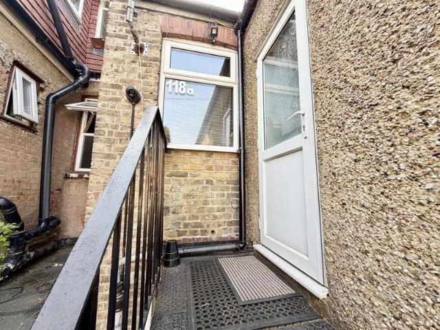 Flat for sale in Highams Park, Greater London